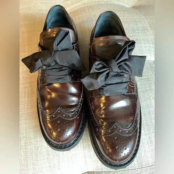 Authentic Prada women’s brogues w/ ribbon laces … Gorgeous!! - Picture 2 of 14